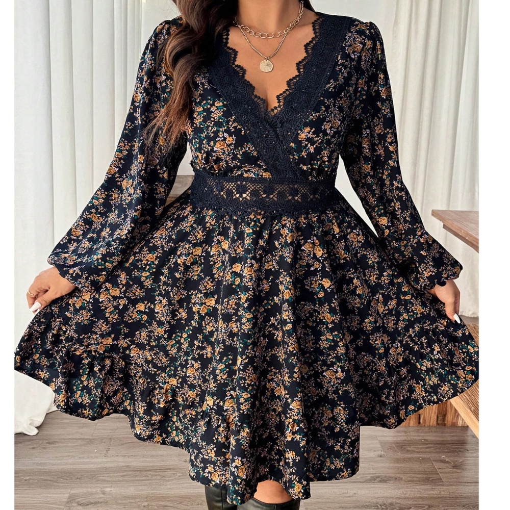Plus Floral Print Lace V neck Long sleeve Ruffle Hem dress - Picture 5 of 7